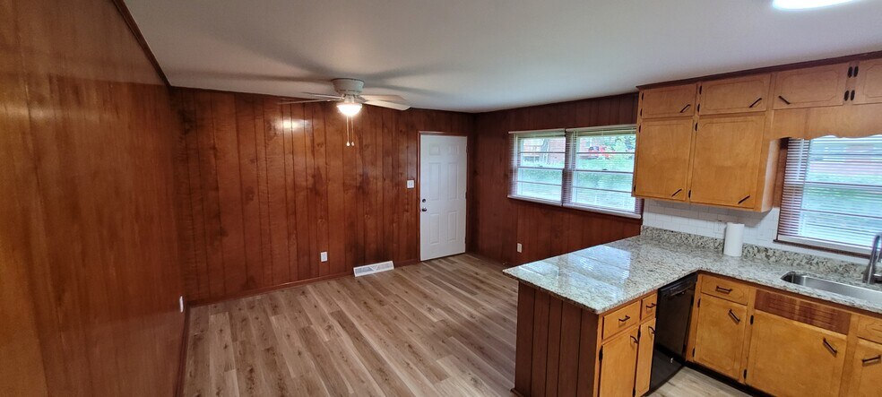 Building Photo - 2111 Carpenter St