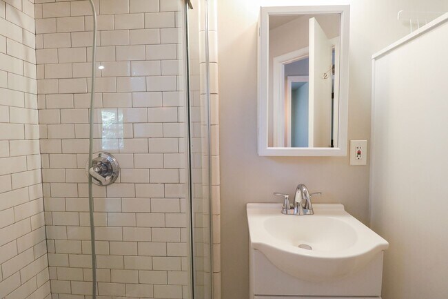 Building Photo - 1 Bed | 1 Bath |West Tulsa | $1050