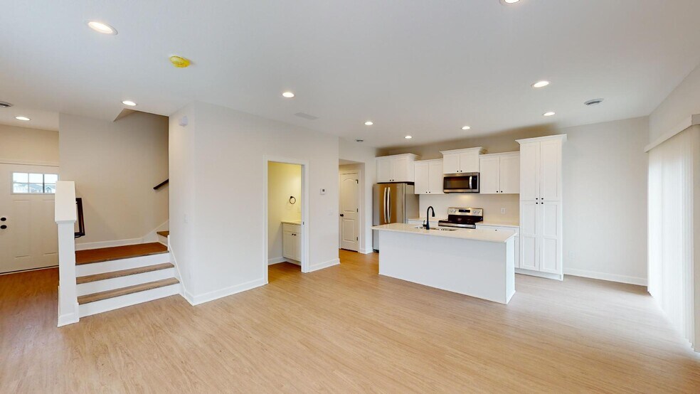 Building Photo - 827 Willow Pl