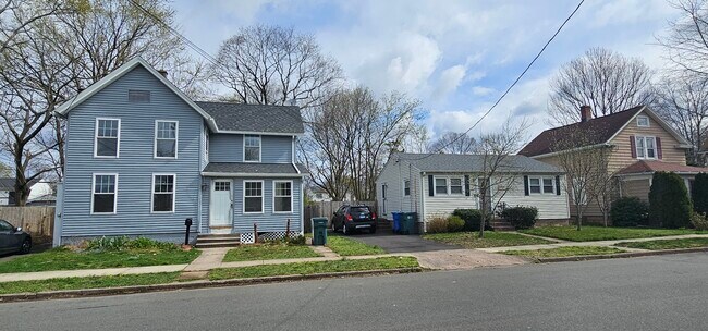 Building Photo - 131 Bradley Ave
