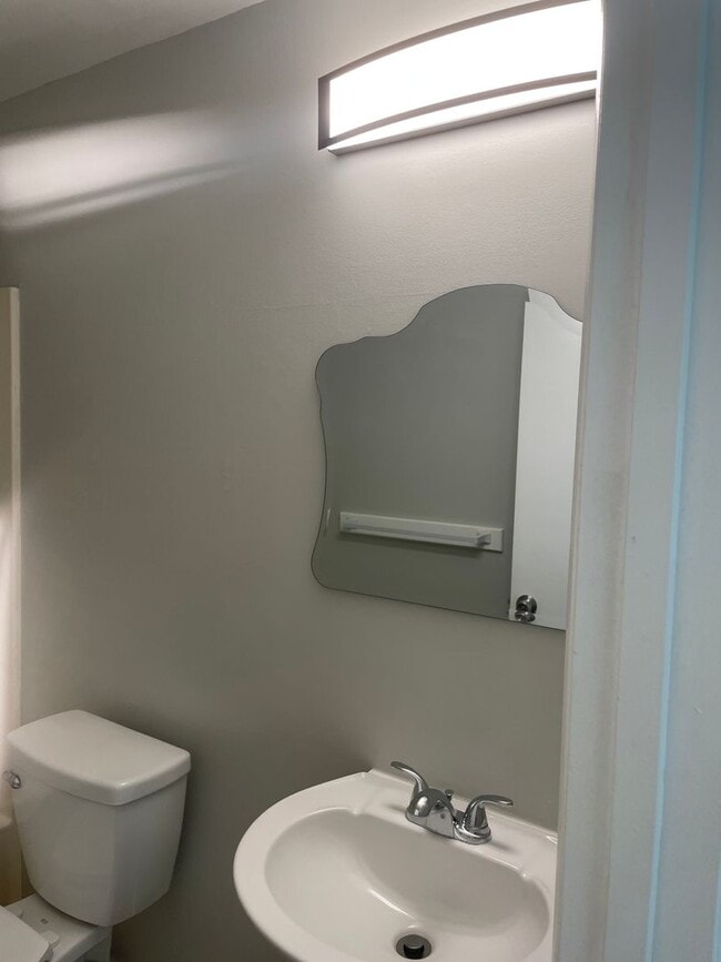 Building Photo - Vero Beach 2 Bedroom 1 Bath