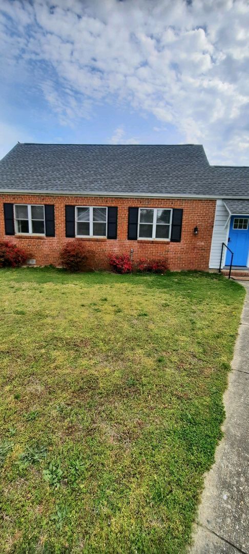 Building Photo - Remodeled 3 bedroom brick cape in Lakeside...