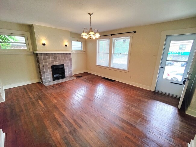 Building Photo - *Spacious & Updated 3BD/1BA Single-Family Home Available in Brookline*
