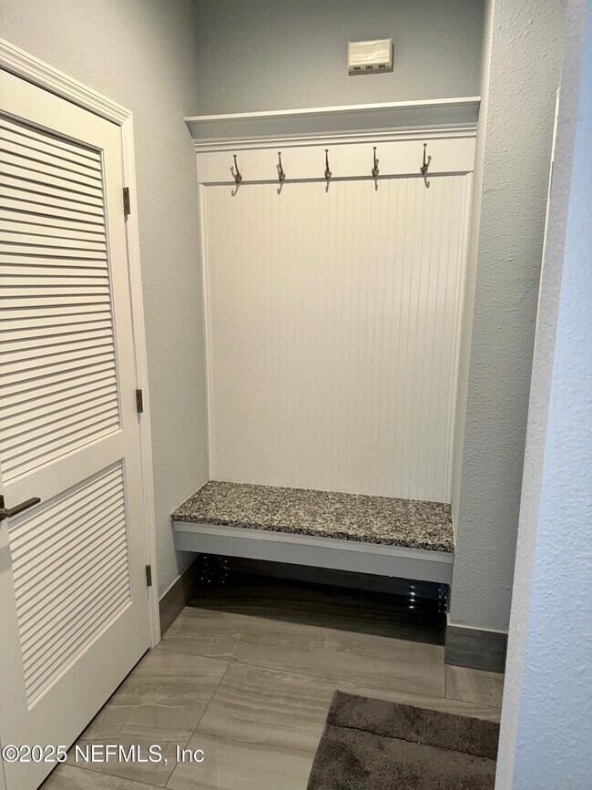 Building Photo - 163 Pine Forest Ct