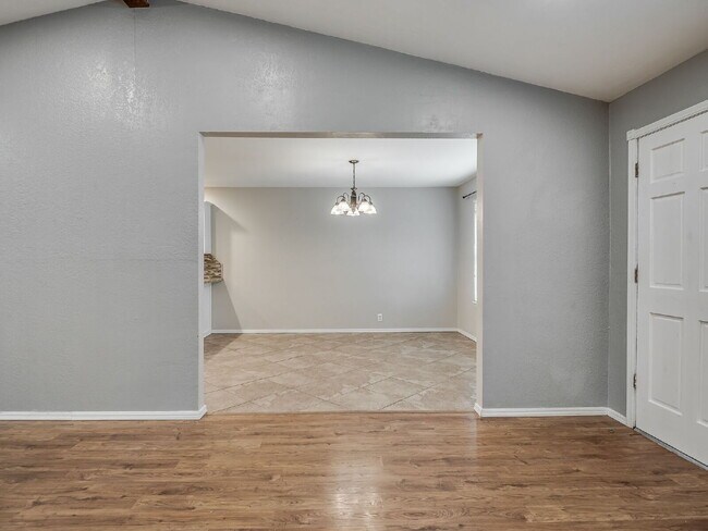 Building Photo - Updated 4-Bedroom Home with Spacious Layou...