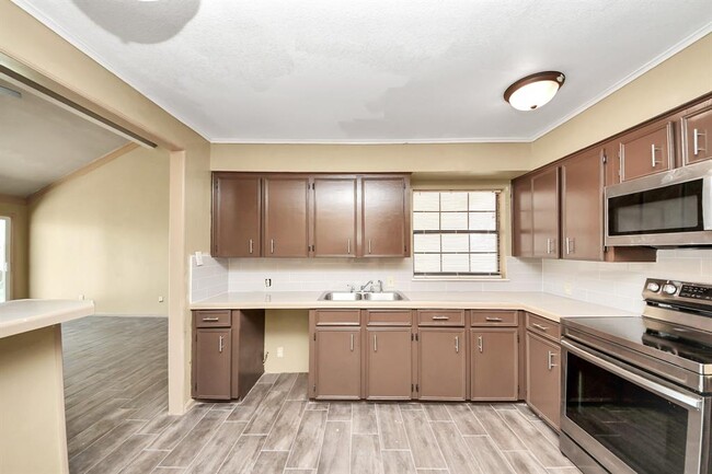 Building Photo - 1133 Kingston Dr