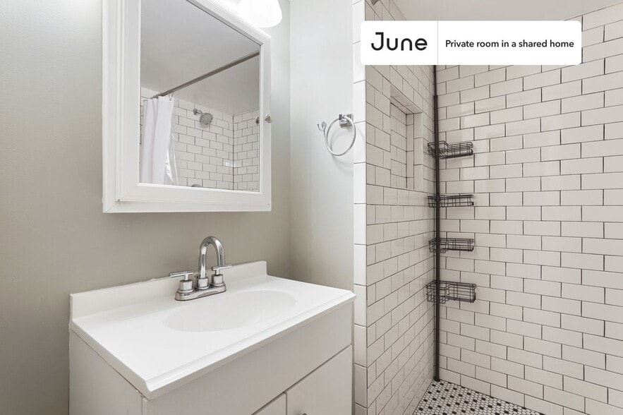 Building Photo - Room in Shared 5 bed/2 bath home in Logan Circle