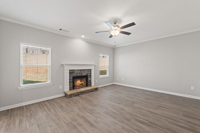 Building Photo - North Paulding High School - 4 bedrooms/2....