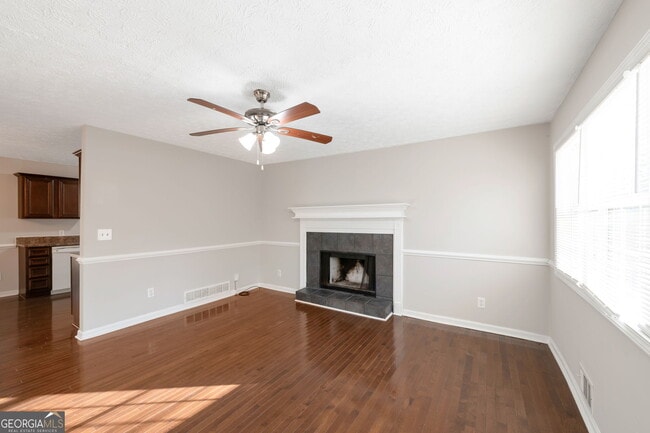 Building Photo - 30 Vickie Dr