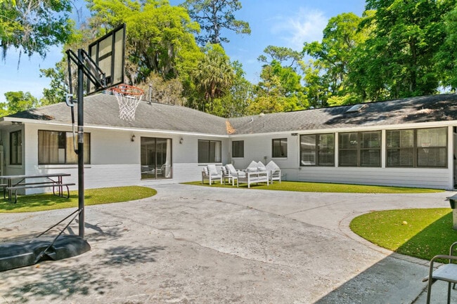 Building Photo - 1929 NW 7th Ln