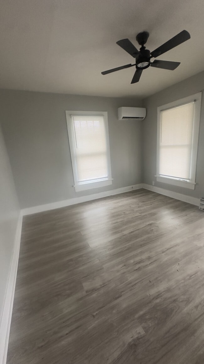 Building Photo - 323 W 22nd St