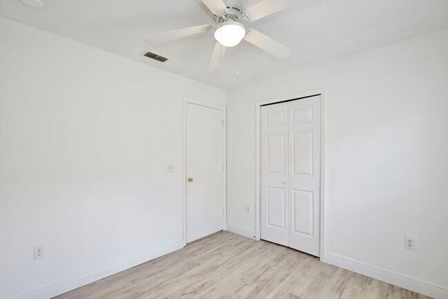 Building Photo - Beautiful 3/2 Home Recently Remodeled with...