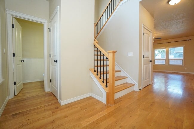 Building Photo - 2319 E Challis St