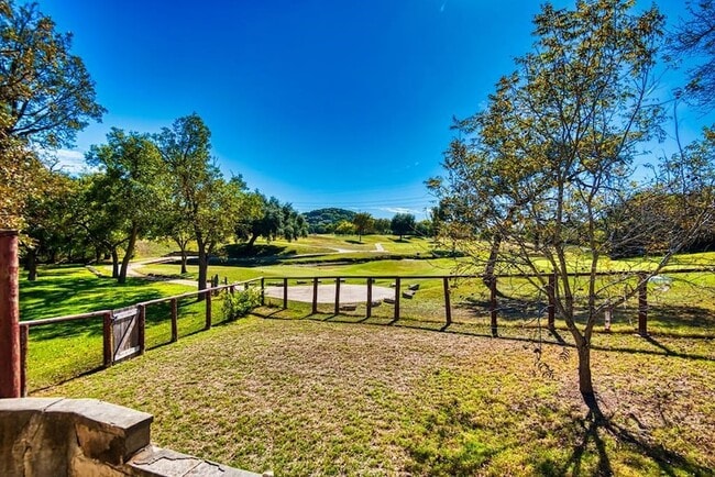 Building Photo - 821 Laura Belle Dr