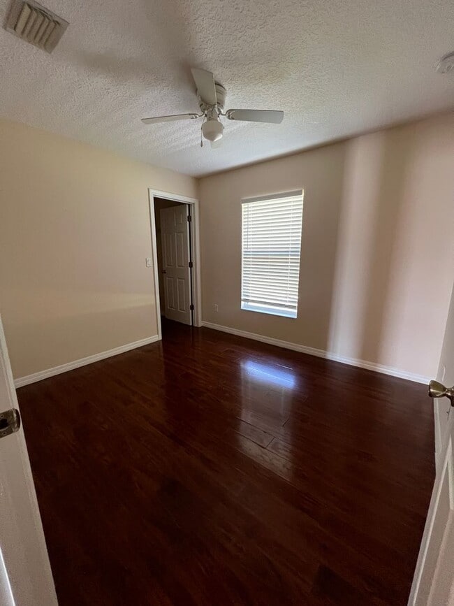 Building Photo - Welcome to Your New Home in Serene Wedgefield, FL