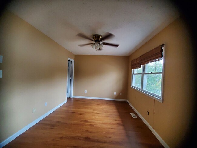 Building Photo - 446 Lands End Rd