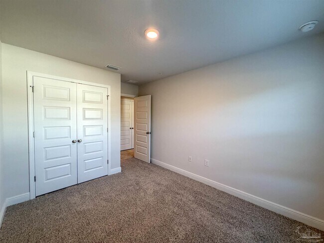 Building Photo - 710-E Giese Ln