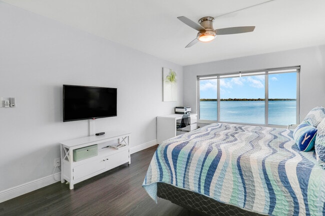 Building Photo - 52 Yacht Club Dr