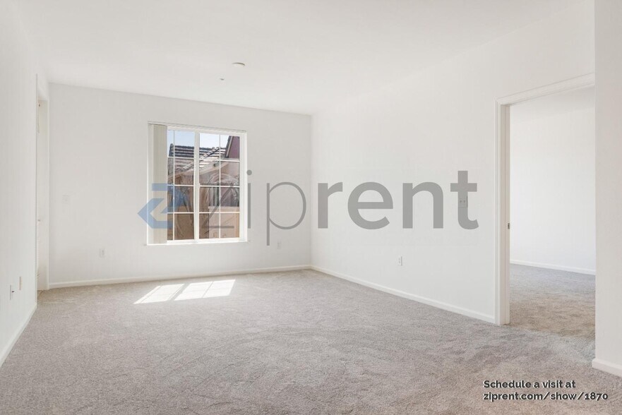 Building Photo - Unit 4042