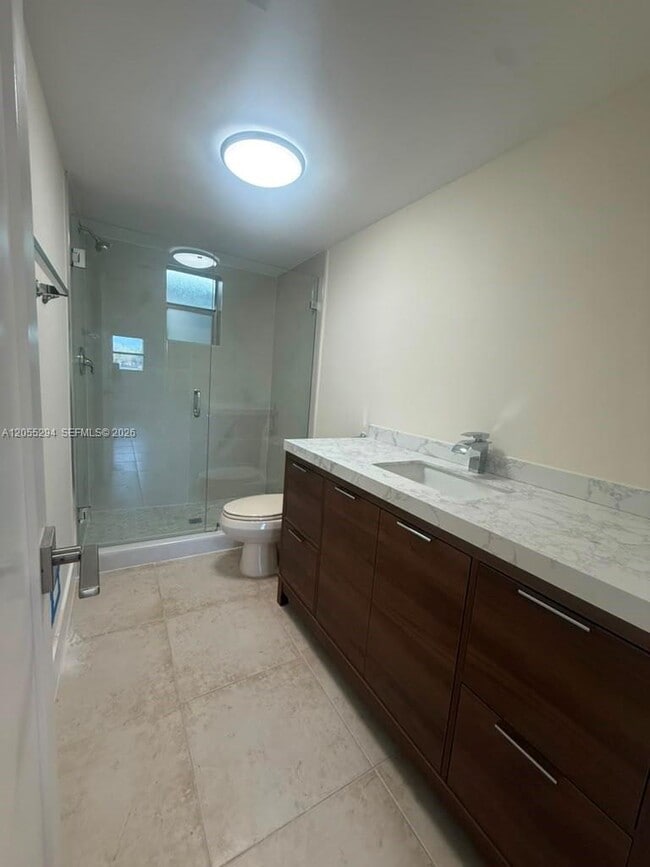 Building Photo - 9351 Fontainebleau Blvd