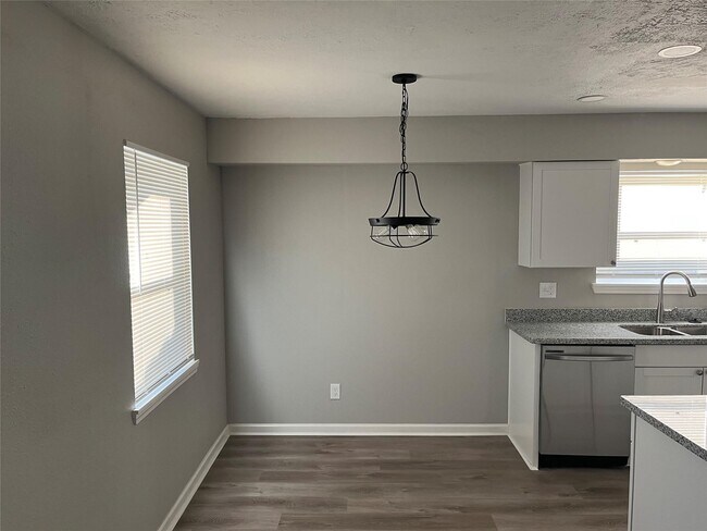 Building Photo - 2314 Pickerton Dr