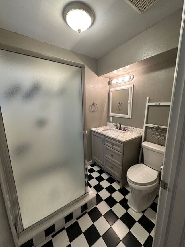 Building Photo - 2550 4th Ave