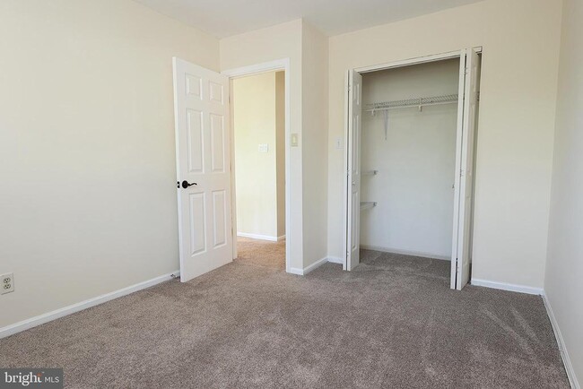 Building Photo - 72 5 Crown Royal Cir