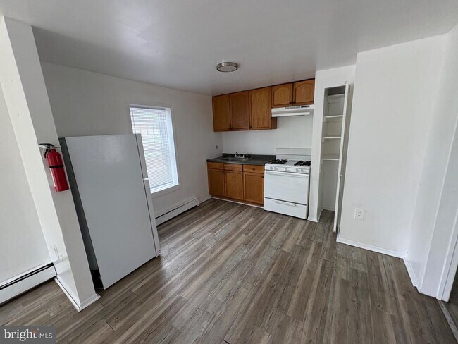 Building Photo - 120 E Main St