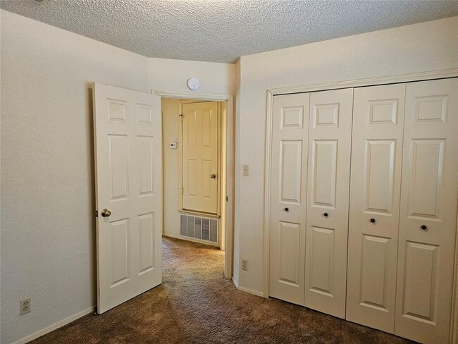 Building Photo - 13102 Briar Hollow Dr