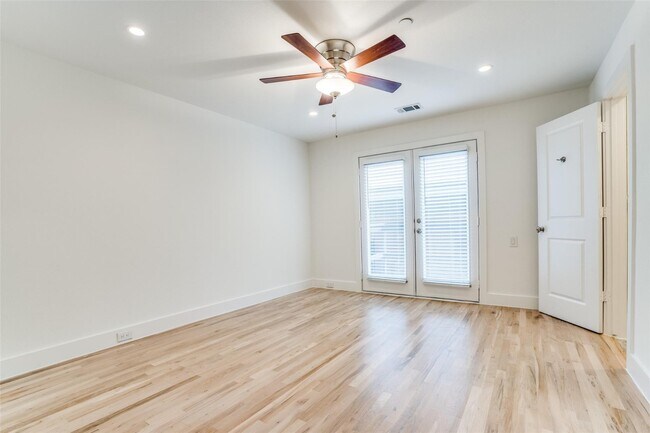 Building Photo - Beautiful townhome featuring granite countertops, hard wood floors, and a small private yard grea...
