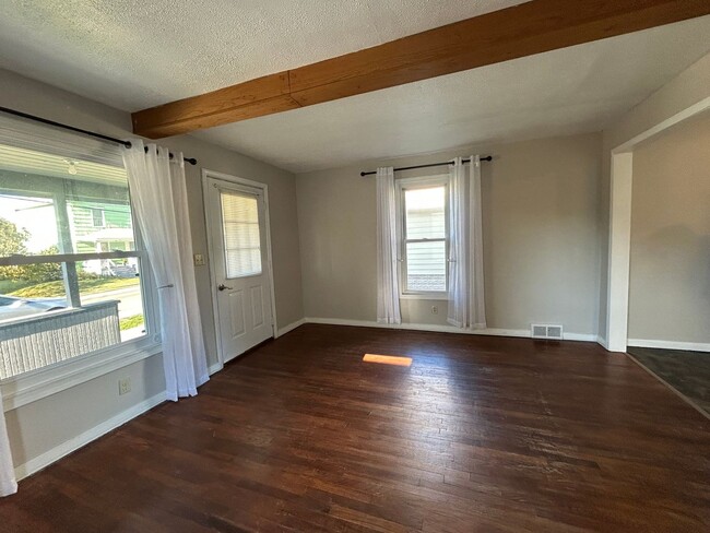 Building Photo - Single Family Home - Short Term Lease Avai...