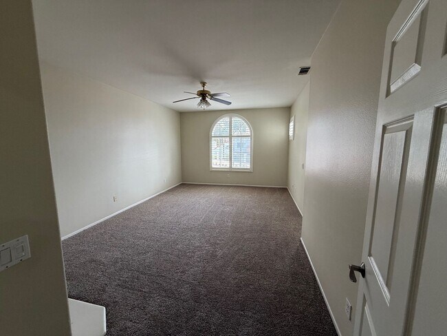 Building Photo - Beautiful Camarillo Townhome