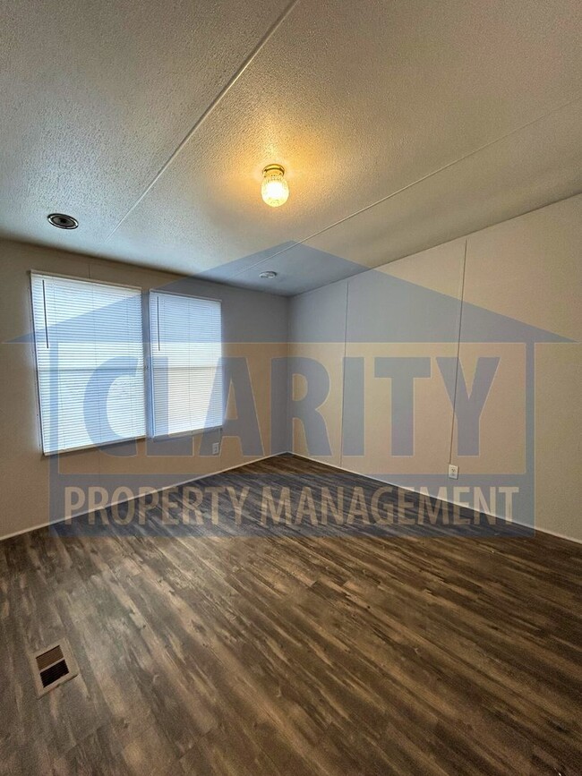 Building Photo - Three bedroom, single level home in Old Fo...