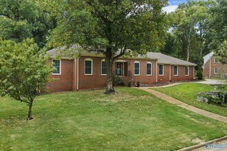 Building Photo - 820 Tannahill Dr SE