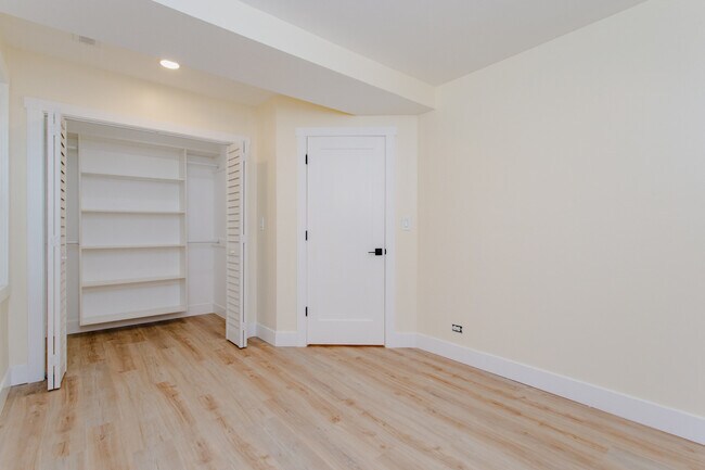 Building Photo - 2928 N Hoyne Ave