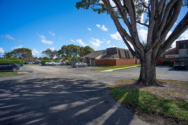 Building Photo - 4143 Palm Bay Cir