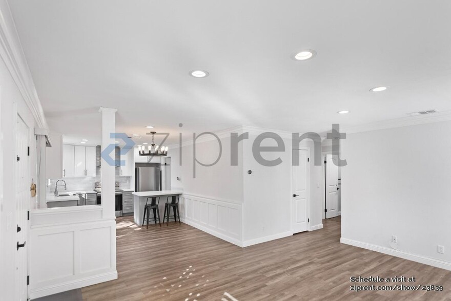 Building Photo - 686 Whitewater Ct