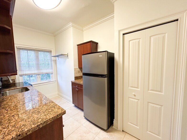 Kitchen 3 - 2117 W Dekle Ave