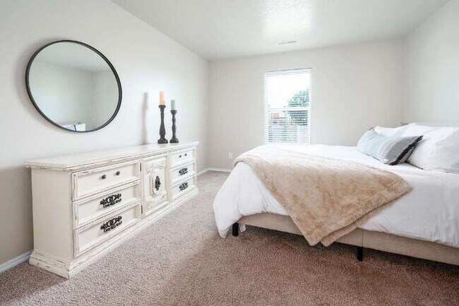 Building Photo - 74 W Havasu Falls St