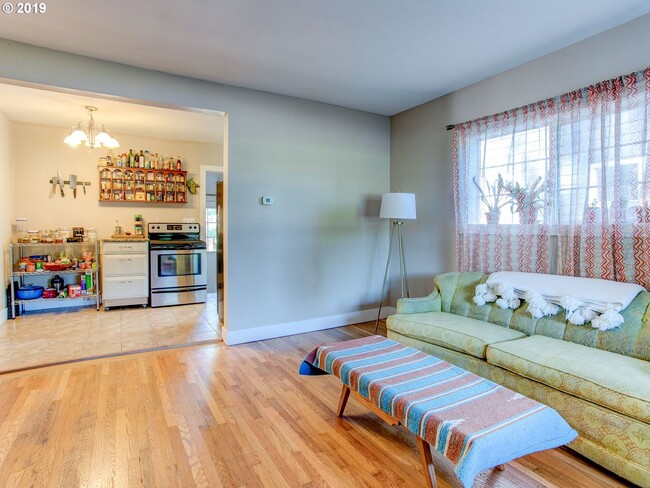 Building Photo - Great 2 Bed 2 Ba bungalow located in the P...