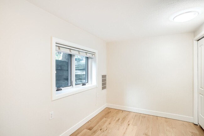 Building Photo - Beautifully Remodeled 3-Bed, 2-Bath Townhouse in Central Boulder