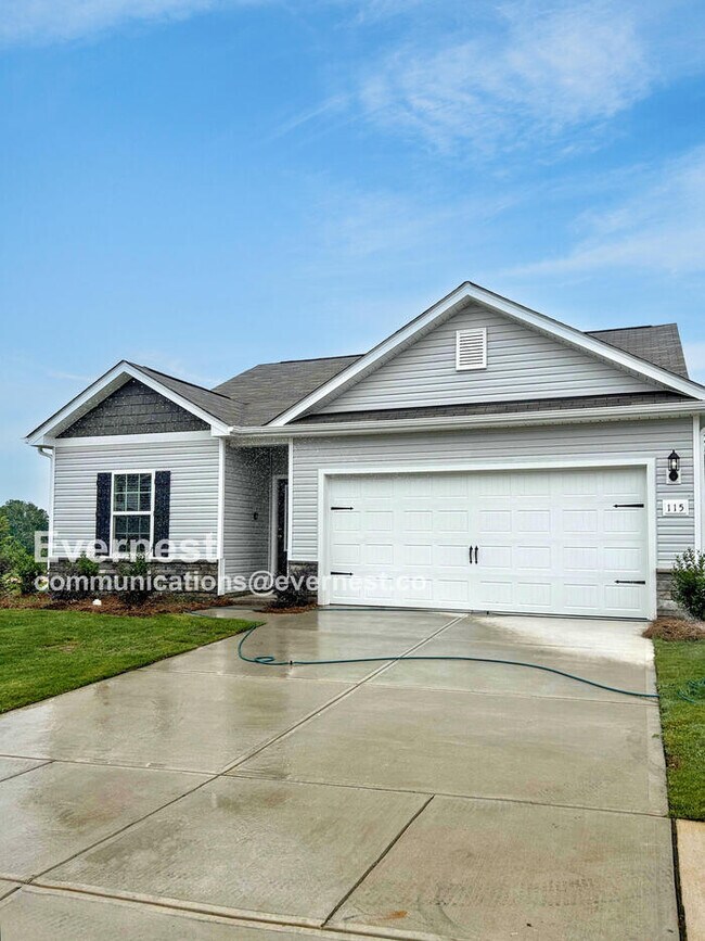 Building Photo - Lovely 3-Bedroom Home with Modern Comforts...