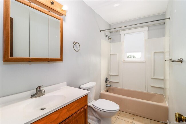 Building Photo - 96 Belair Dr