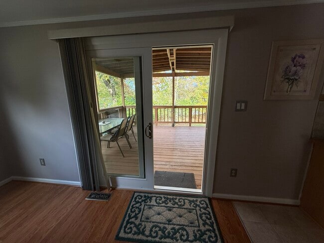 Building Photo - 11 Honeybell Ct