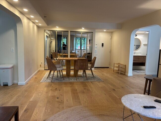 Building Photo - 1731 Beacon St