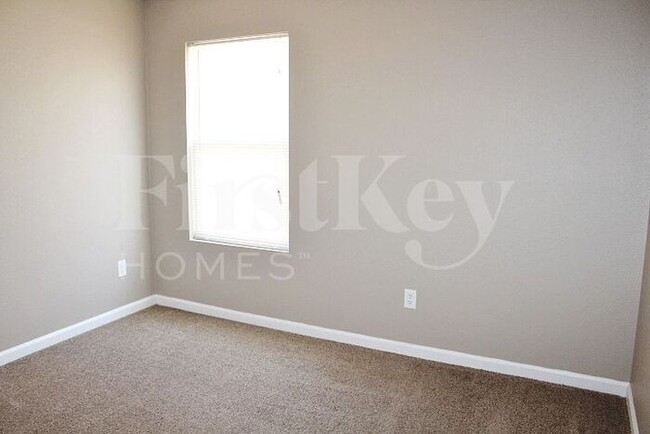 Building Photo - 10444 Apple Creek Dr