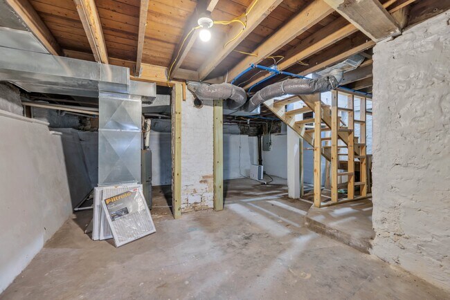 Building Photo - 1819 D St SW