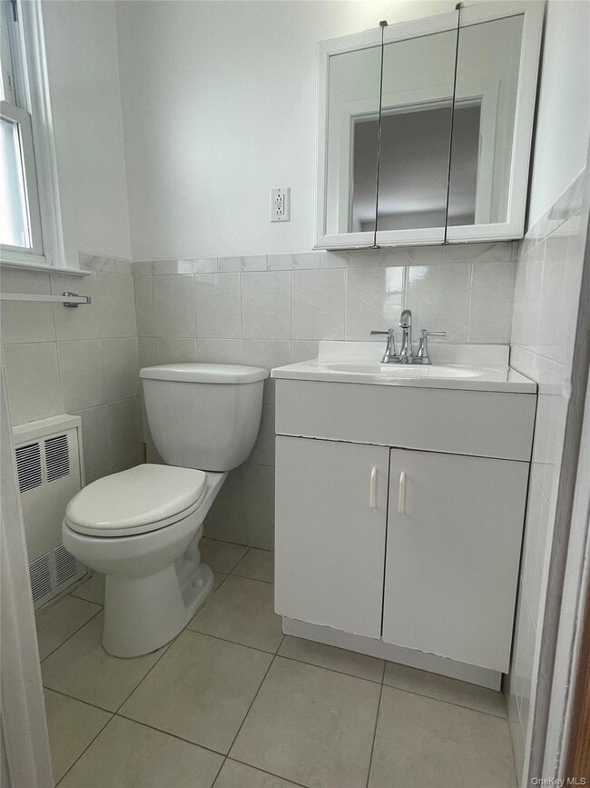 Building Photo - 166-19 25th Ave