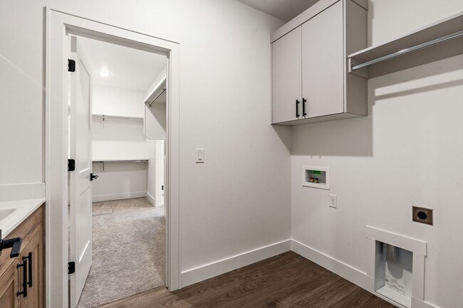 Building Photo - 1806 N Black Elm Ln