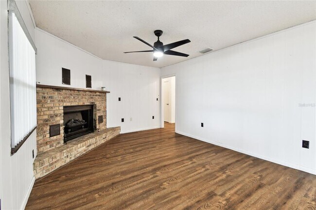 Building Photo - 1102 Shadowbrook Dr N